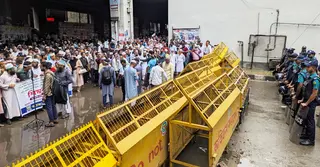 এমপিওভুক্ত শিক্ষাপ্রতিষ্ঠান জাতীয়করণের দাবিতে রাজপথে শিক্ষকরা